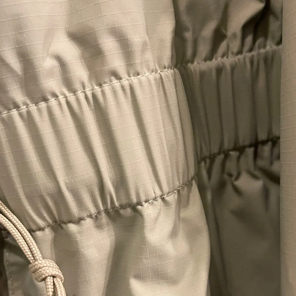 The North Face Khaki Windbreaker - Picture 6 of 11